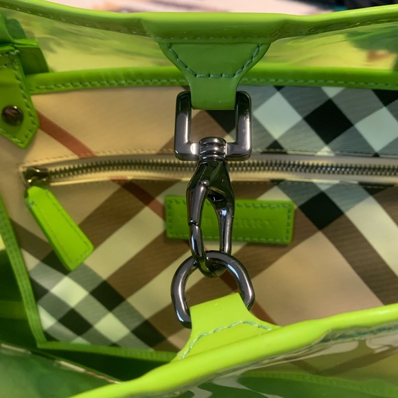 BURBERRY “All Over Perspex” Green Transparent PVC Tote Bag + Pouch - Picture 4 of 9